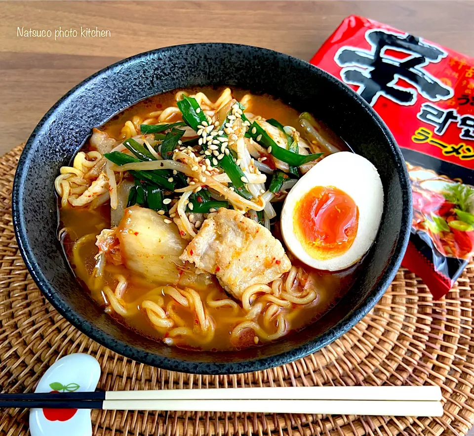 辛ラーメン🍜豚キムチ玉子トッピング💕|ナツ1224さん