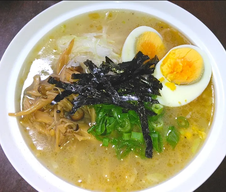 ゼンブヌードルのきのこラーメン|よっちびやばんぶーさん