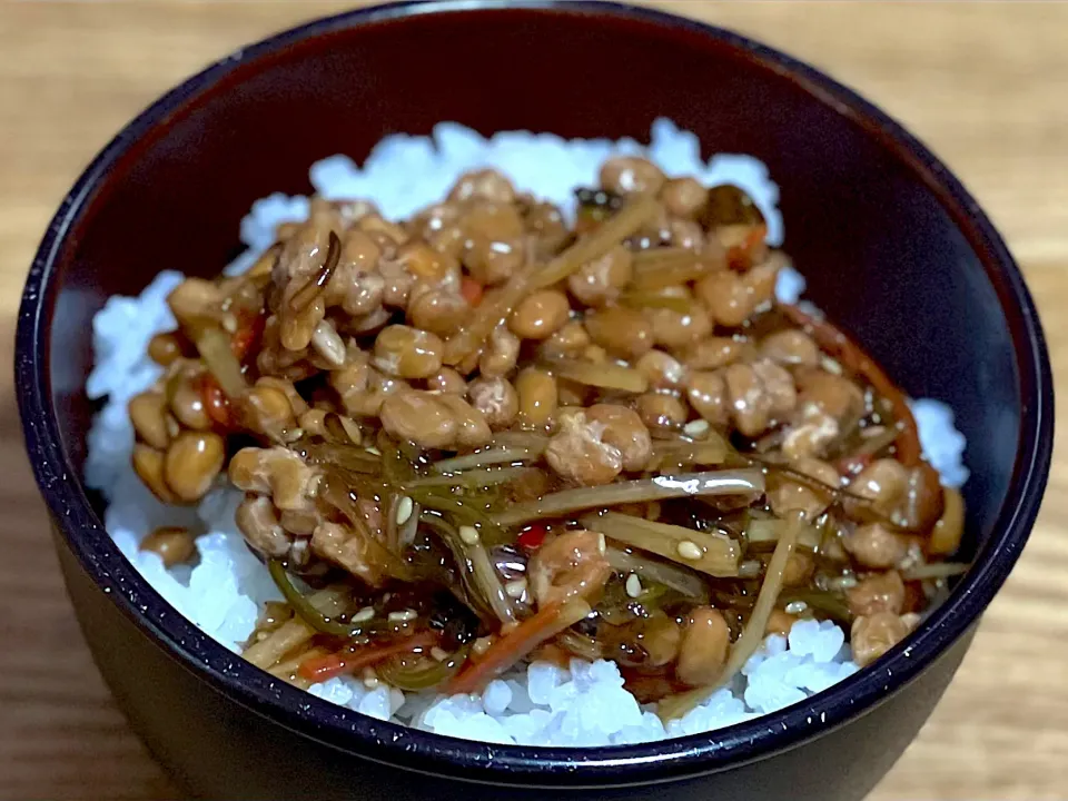 ☆ごぼうめかぶ納豆ご飯|まぁたんさん