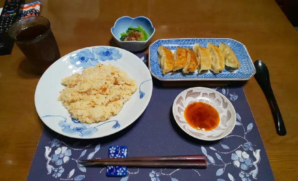 牛ガーリック飯と焼き餃子(夕飯)|enarinさん