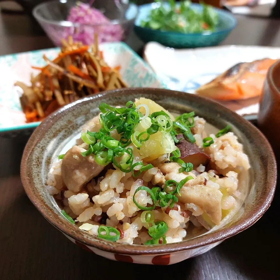 KAORUNSHEEPさんの料理 ☆サツマイモと鶏肉の炊き込み御飯☆|きつねさん