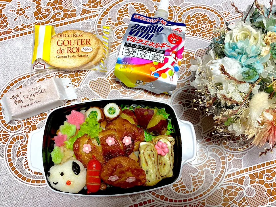 2022.10.7はスヌーピーのミニおにぎり入りチキン弁当☺️|makoさん