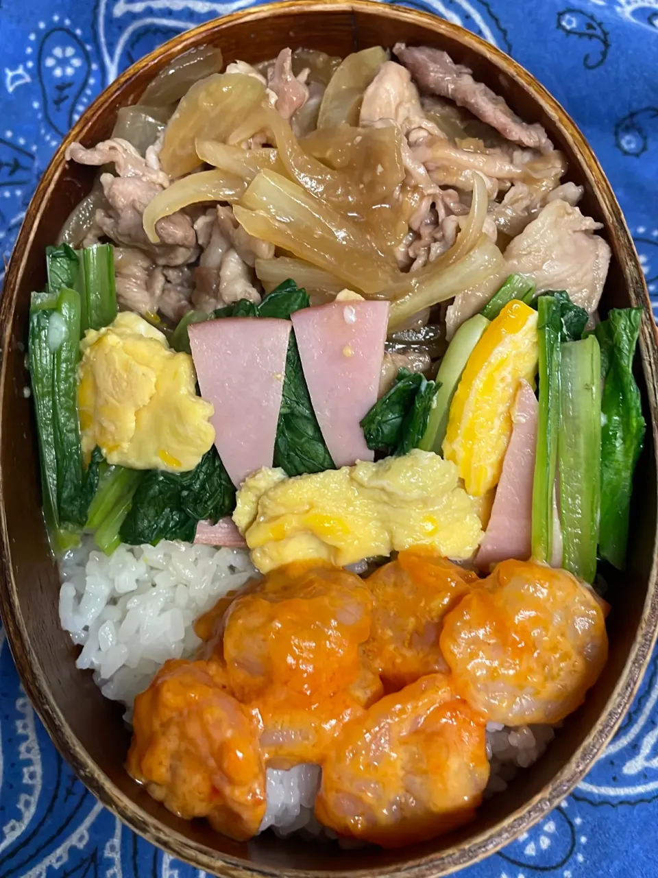 Snapdishの料理写真:豚肉生姜焼き、小松菜とハムと卵のコンソメ、エビマヨ|ちあぽんさん