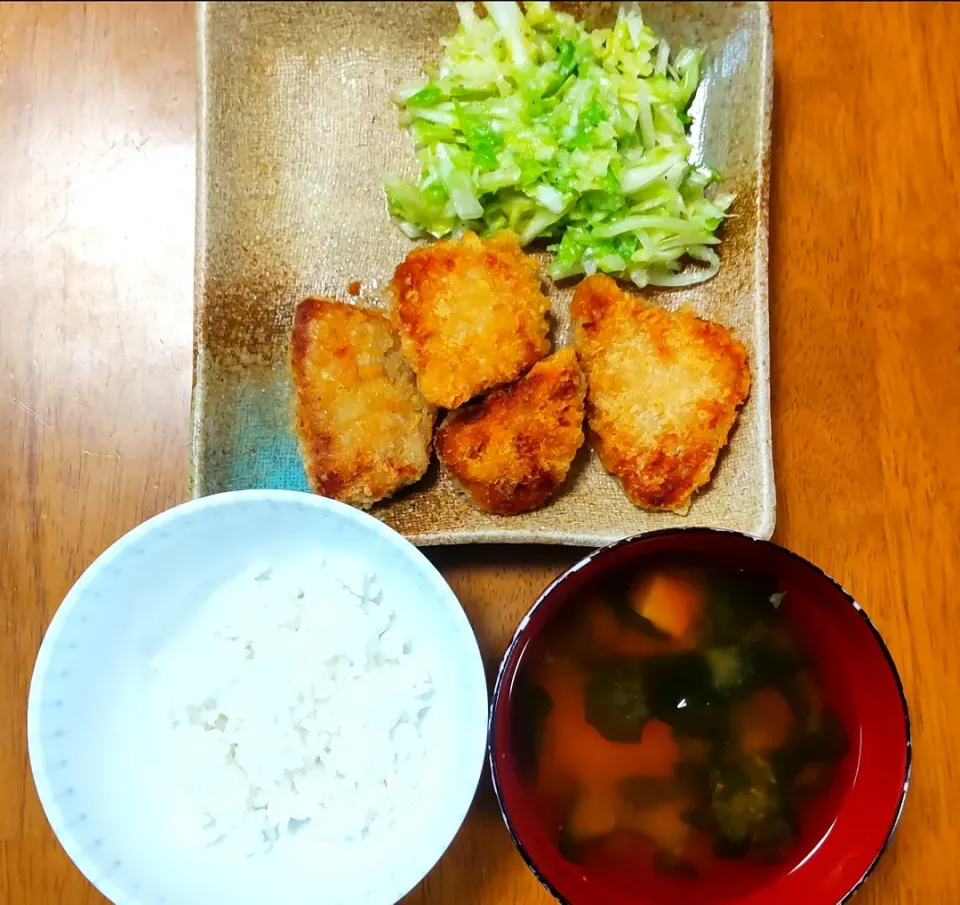 2022 1005　鮪の漬けカツ　レモンチーズコールスロー　豆腐とわかめのお味噌汁|いもこ。さん