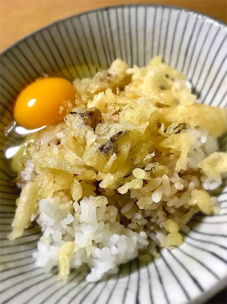 舞茸天の天かすと天丼たれの卵かけご飯|deekay71さん