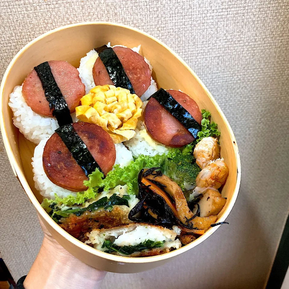 Snapdishの料理写真:10/7 ☺︎ スパムむすび弁当✩.*˚|jon2さん