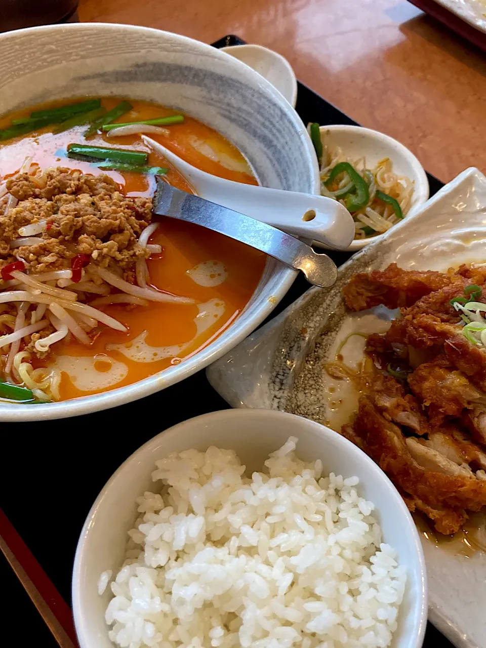 油淋鶏＋豚骨台湾ラーメンin新中華|たくちゃんせんせーさん