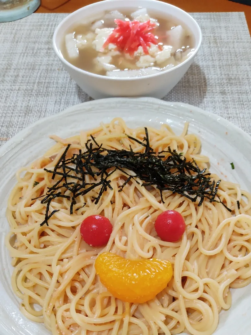 340gの明太子スパゲティ

冷凍食品の明太子スパゲティ大盛340g。
一般的には1人前が100g程度なので、かなりの大盛り。
だけど、それほど大盛りには感じないなぁ。
なので、ゆし豆腐100gをプラス。|Rピージャーさん