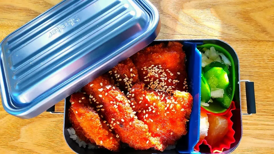 Snapdishの料理写真:ソースチキンカツ弁当|Girasolさん