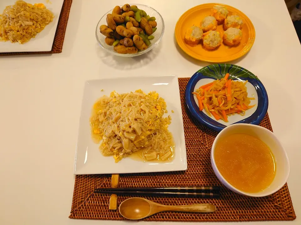 今日の夕食　ホタテ缶のあんかけ炒飯、切り干し大根煮物、玉ねぎスープ、崎陽軒のチーズ焼売、茹で落花生枝豆|pinknari🐰🌈さん