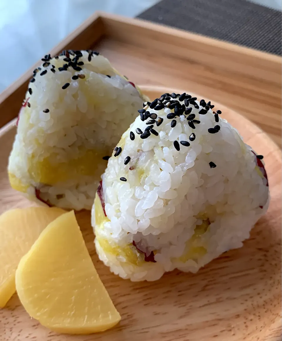 さつまいもごはんでおにぎり🍙|ともえ☆さん