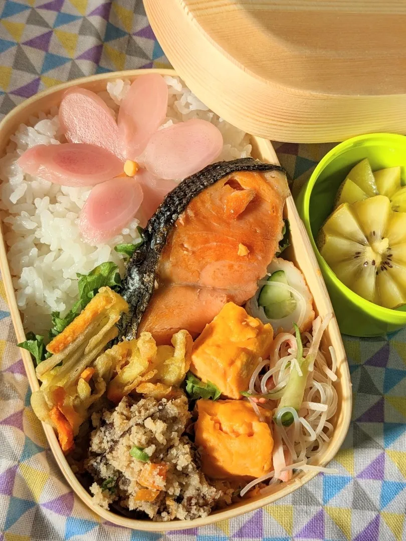 Snapdishの料理写真:本日のお弁当〜鮭の和食弁当〜|f.1125beさん