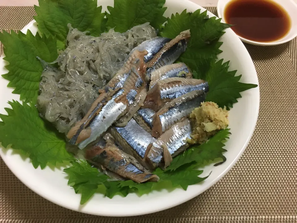 秋刀魚と生しらす丼|ももさん