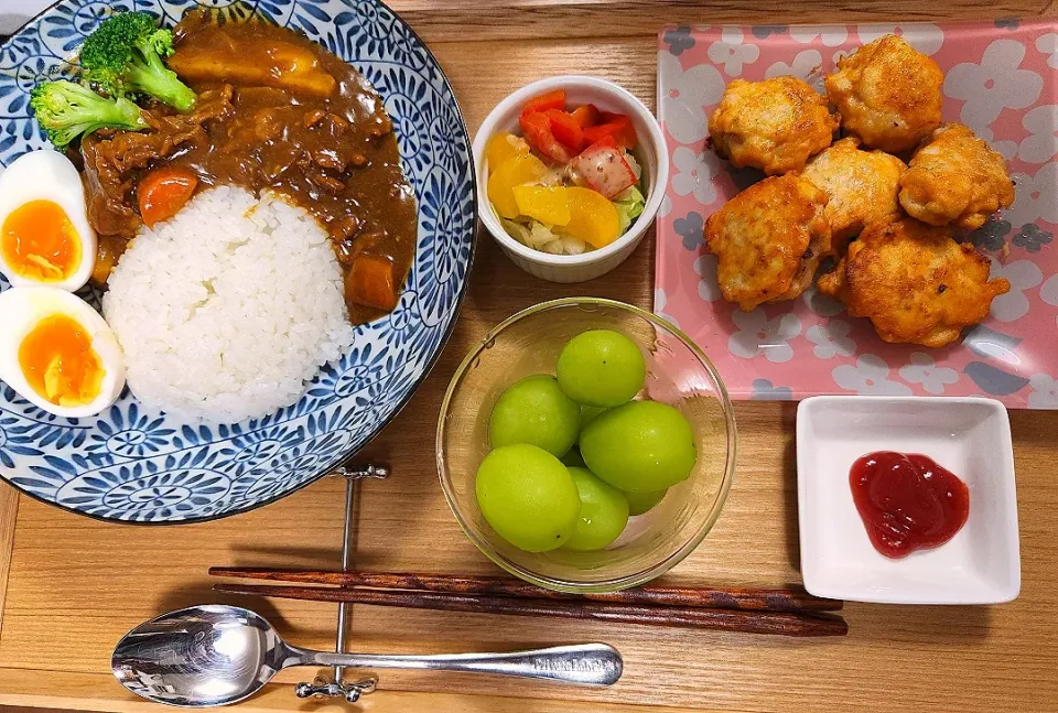 カレーライスとチキンナゲット|mimico_mayleenさん