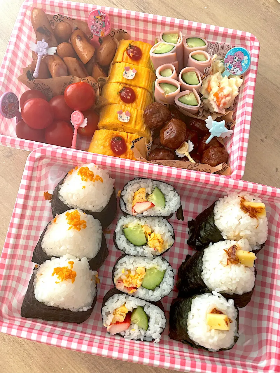 Snapdishの料理写真:家族弁当🍱おにぎり|mari＊yuakitoさん