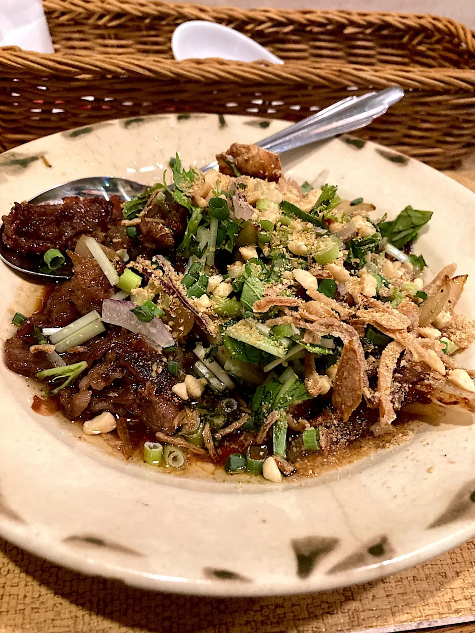 ビストロオーセンティック　牛肉カルビ肉のハーブ野菜添え|よだみなさん