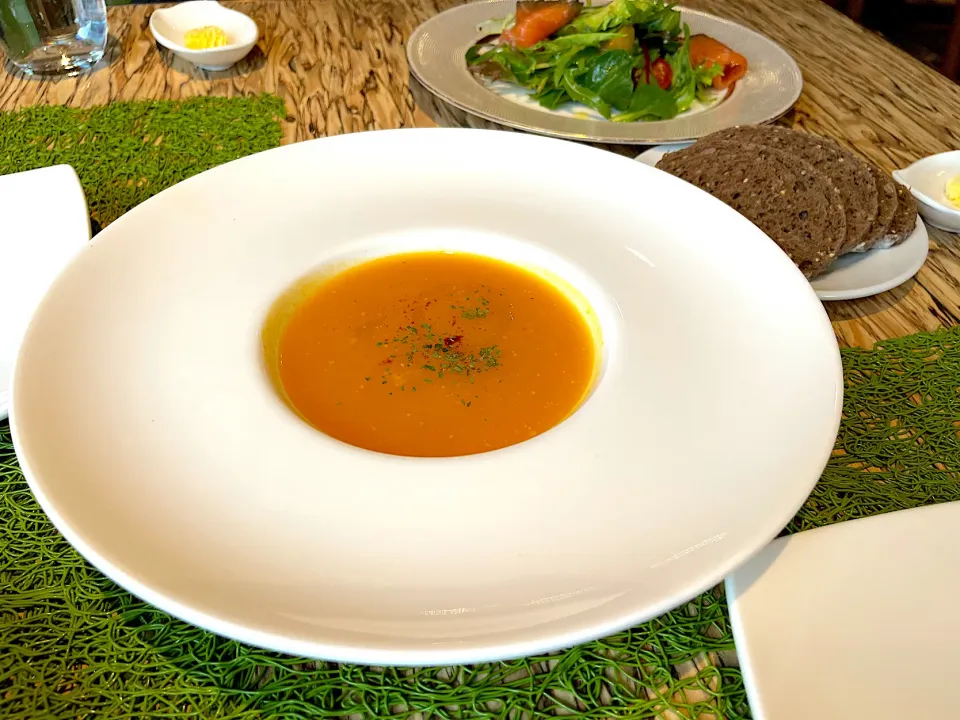 Snapdishの料理写真:Maple roasted carrot and ginger soup|skyblueさん