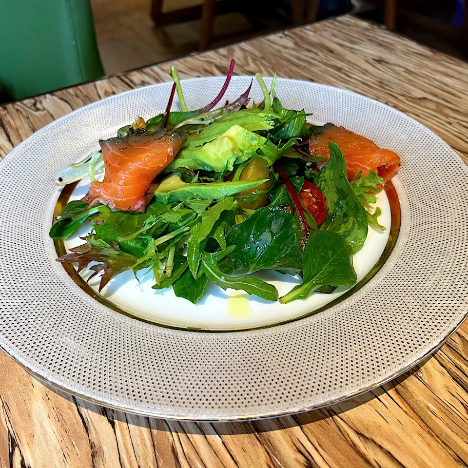 Norwegian salmon and avocado salad with quinoa|skyblueさん