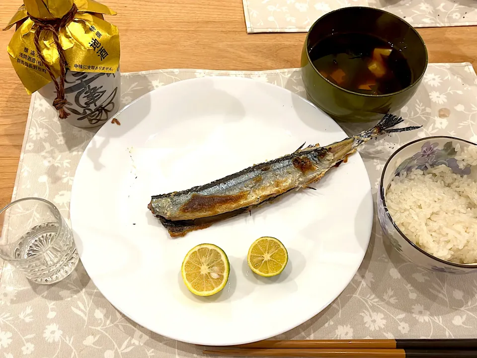 Snapdishの料理写真:日本酒と秋刀魚|kefaさん