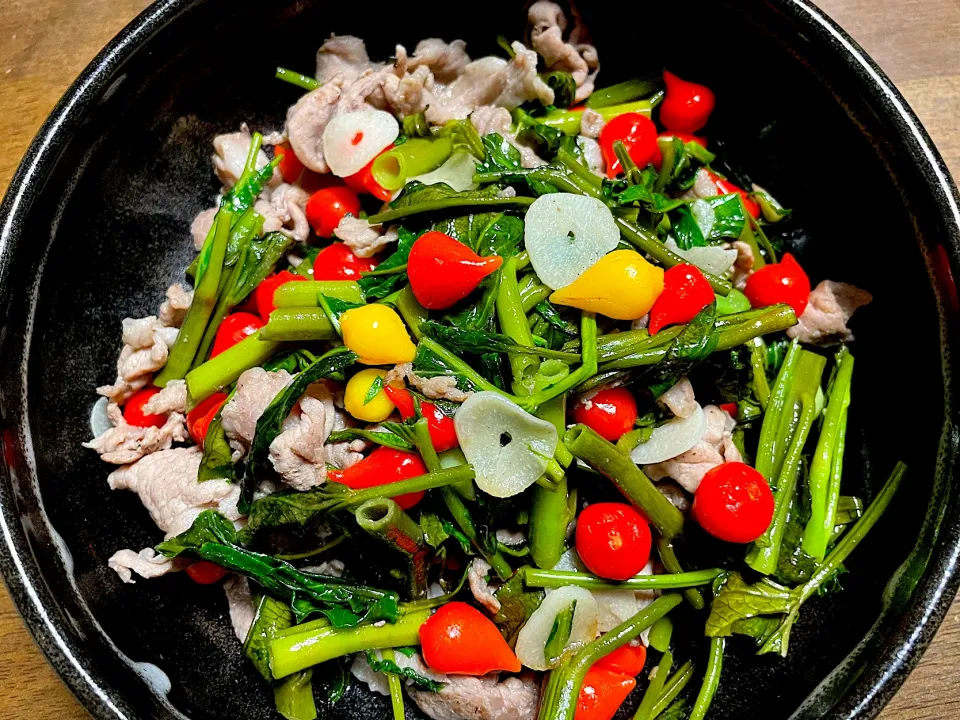 空心菜のニンニク🧄豚肉炒め♪ビキーニョ入り|ひだまり農園さん