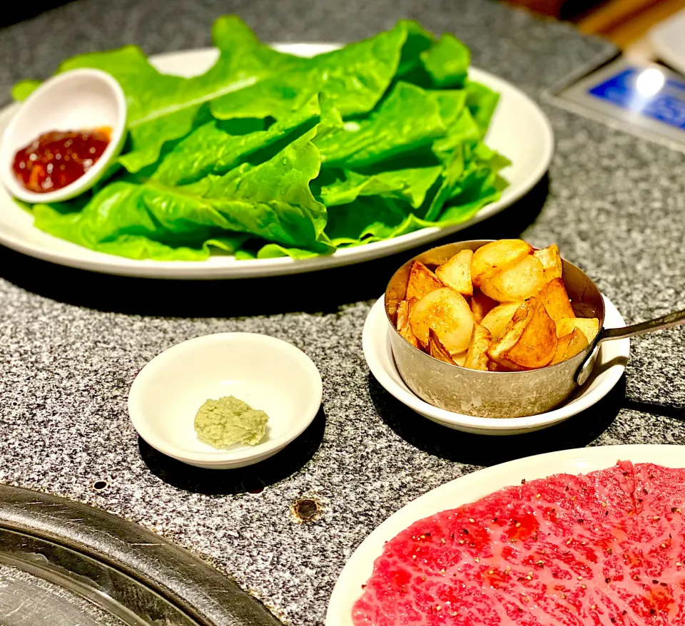 やきにく🥩&ニンニクバター焼き🧄|にゃあ（芸名）さん