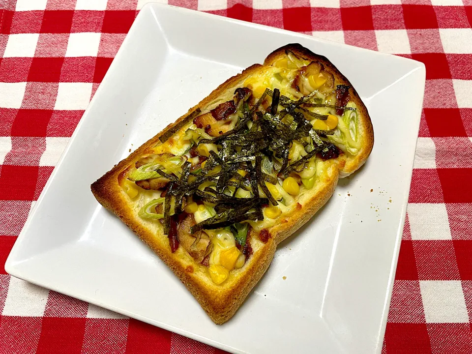 Snapdishの料理写真:照り焼きチキンピザトースト|jackybeanさん