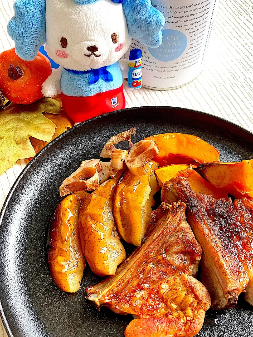 茶色な感じ…スペアリブとリンゴ🐷🍎焼きました🎃|ジュンコ バイヤーさん