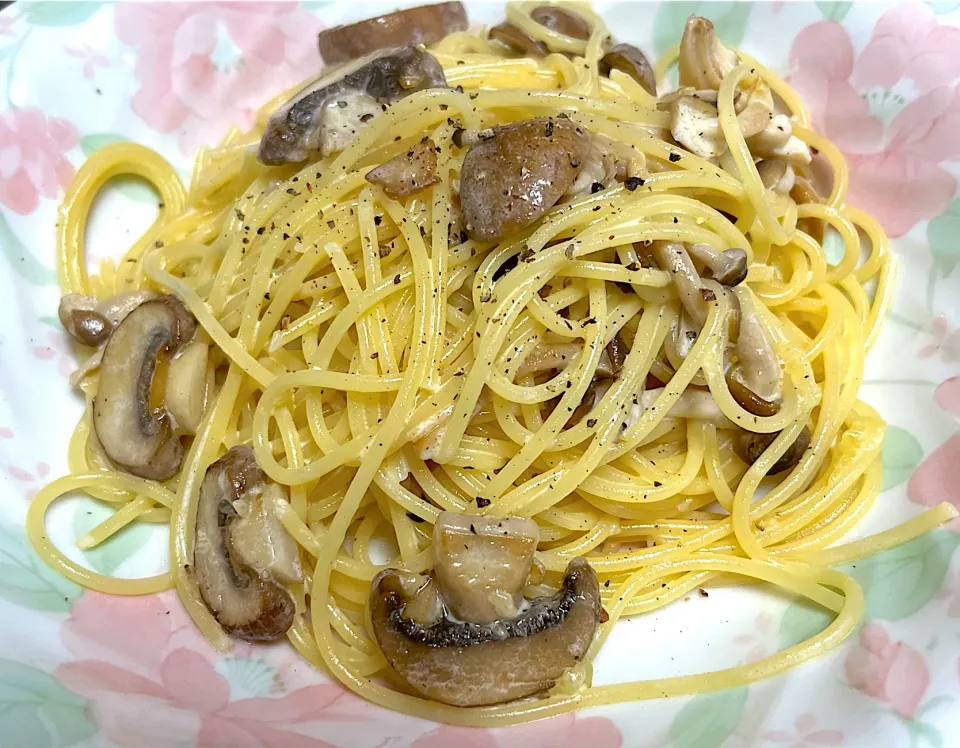 Snapdishの料理写真:キノコのパスタ〜😀|クッキングオヤジさん