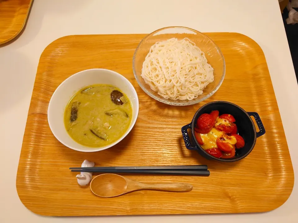 今日の夕食　グリーンカレー、そうめん、ミニトマトのタルタルソース焼き|pinknari🐰🌈さん