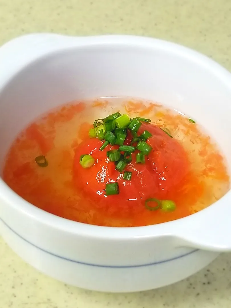 Snapdishの料理写真:冷凍トマトde丸ごとトマトスープ🍅|ぱんだのままんさん