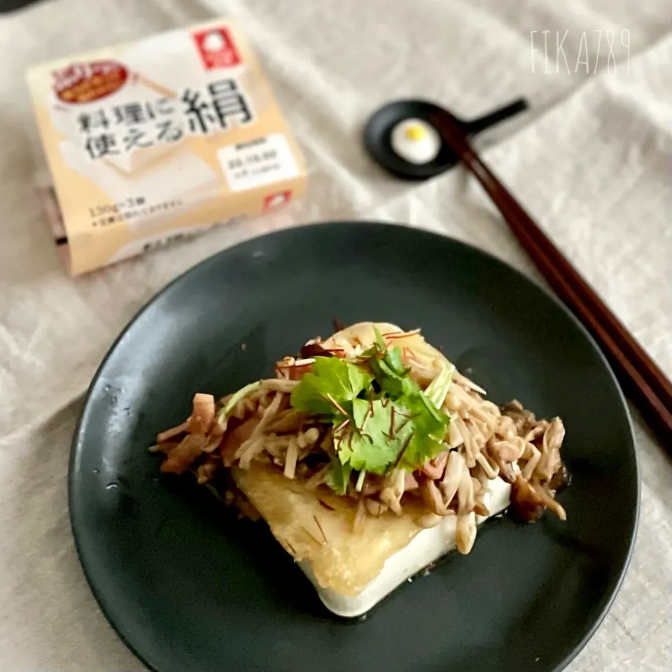 Snapdishの料理写真:料理に使える絹 で 豆腐ステーキ きのこバタぽん添え|FIKA789さん