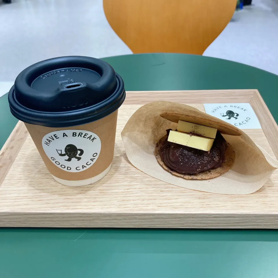 京せんべいのあんバターサンドとカカオ　コーヒー🧈🍘☕️|ちゃみこさん