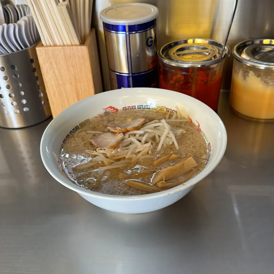 Snapdishの料理写真:今日も　＃朝ラー　＃ラーメン　喰らう　＃夜勤明け　で。ここは　＃ホープ軒|Hajime Sakaiさん