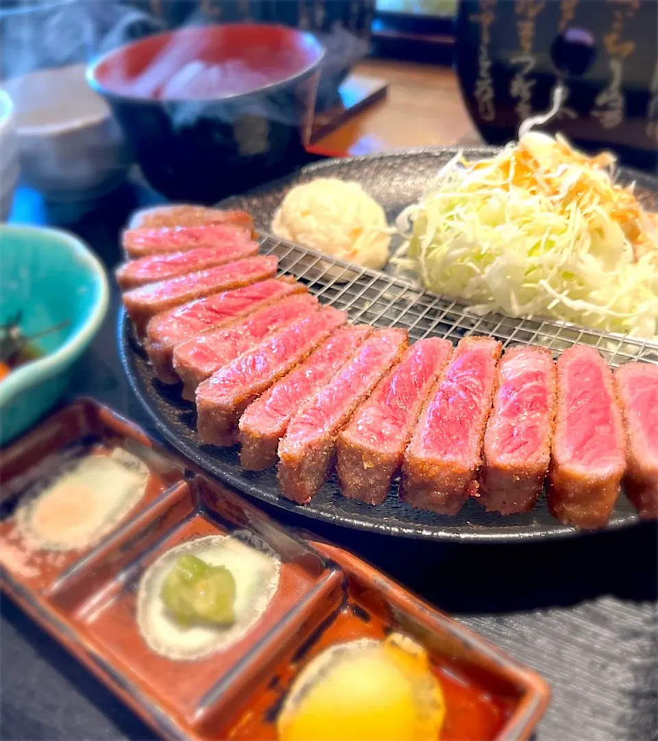 Snapdishの料理写真:うし寅 牛かつ定食🐂|ナナさん