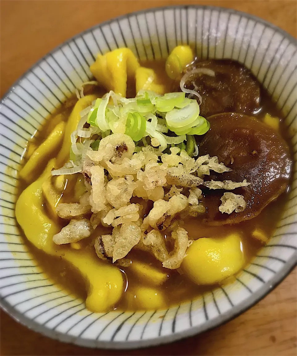 Snapdishの料理写真:原木椎茸の極太カレーうどん|deekay71さん