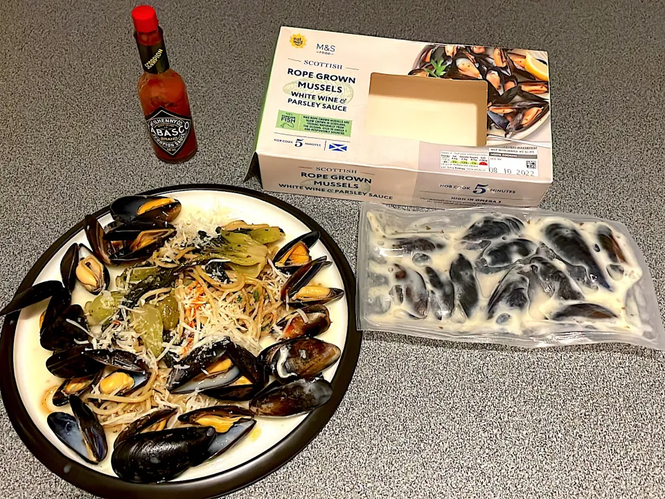 パスタ with Scottish Rope Grown Mussels in White Wine & Parsley Sauce|270w178bさん