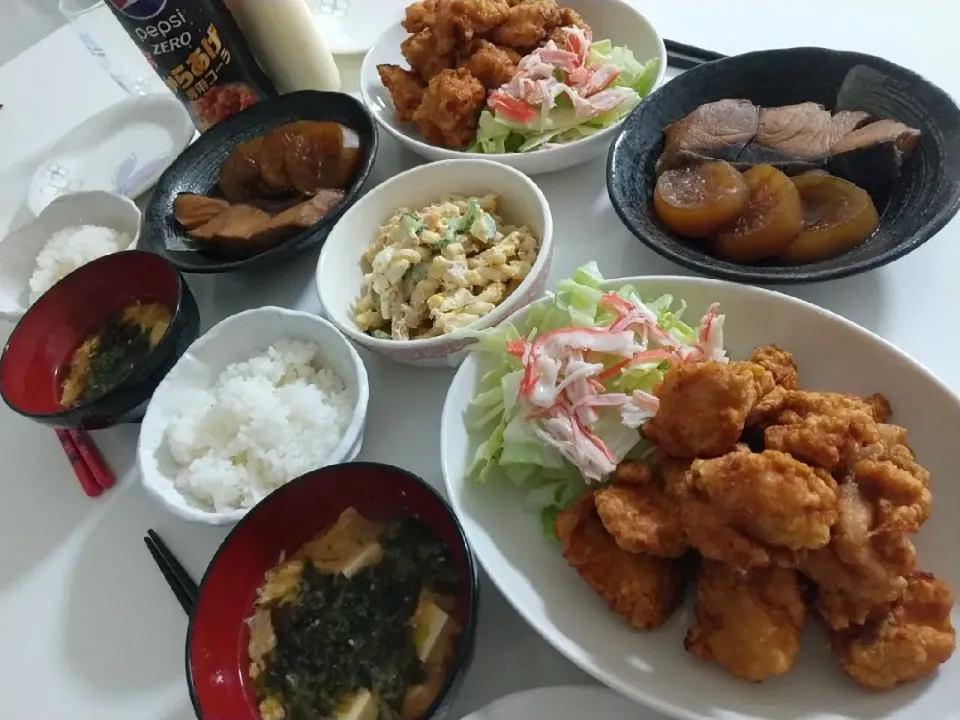 夕食(*^^*)
唐揚げ&サラダ🥗
ぶり大根
マカロニツナサラダ(昨日の残り)
お味噌汁(豆腐、卵、海苔フレーク)|プリン☆さん