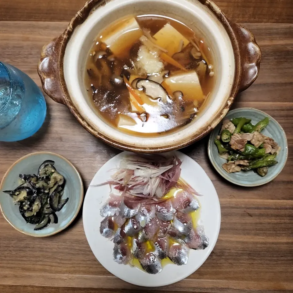 Snapdishの料理写真:20221011
鰯のお刺身
豆腐と茸の餡掛け
茄子の味噌炒め
甘唐辛子と豚肉のソテー|noccoさん