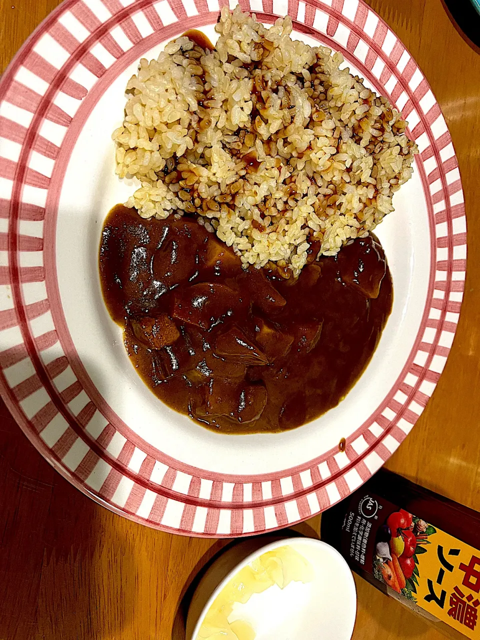 ソースはご飯のほうにかける派です #夕飯　ロウカット玄米ポークカレーライス|ms903さん