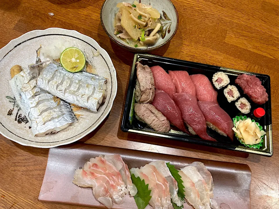 お土産寿司で ごちそう晩ご飯🍣|sakuramochiさん