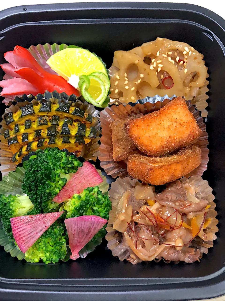 Snapdishの料理写真:秋鮭の唐揚げ弁当|teteさん