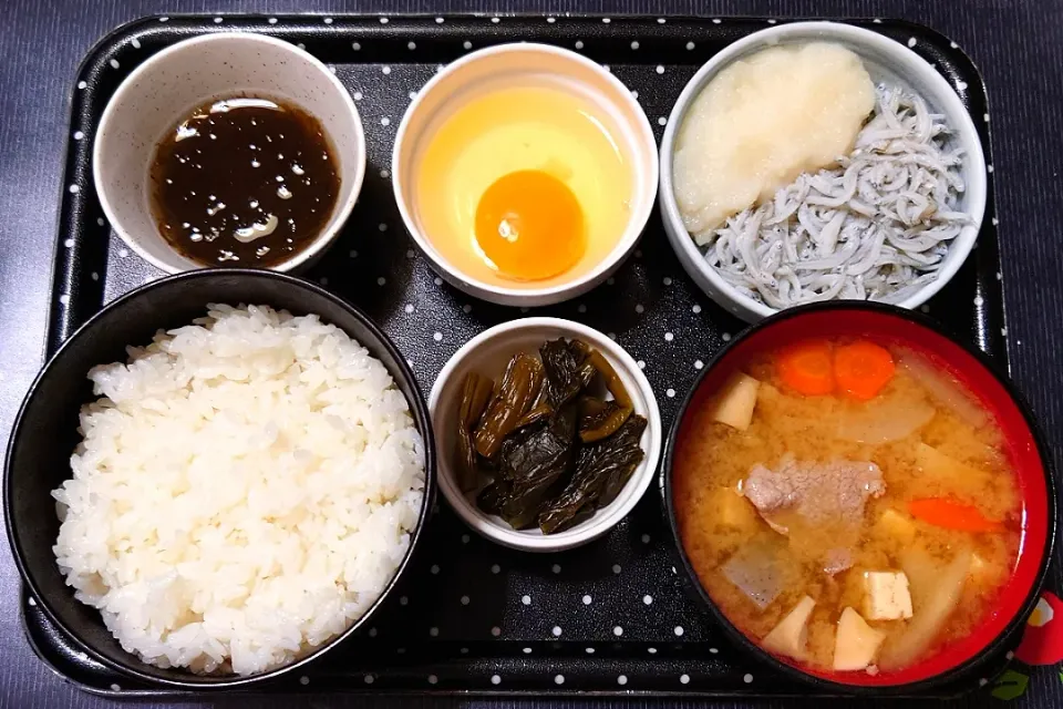 今日の朝ごはん（千葉県産ふさおとめにしらすおろし、生卵、もずく酢、豚汁、野沢菜漬）|Mars＠釜飯作り研究中さん