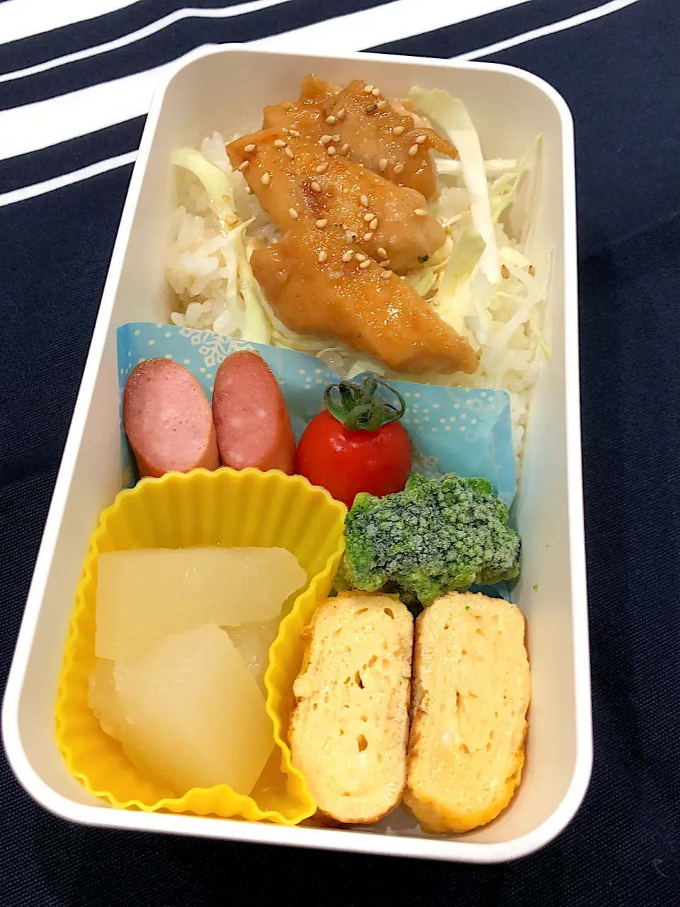 Snapdishの料理写真:鶏むね照り焼き丼、たまご焼き、ウインナー、冬瓜の白だし煮、ミニトマト、ブロッコリー|きらきらさん