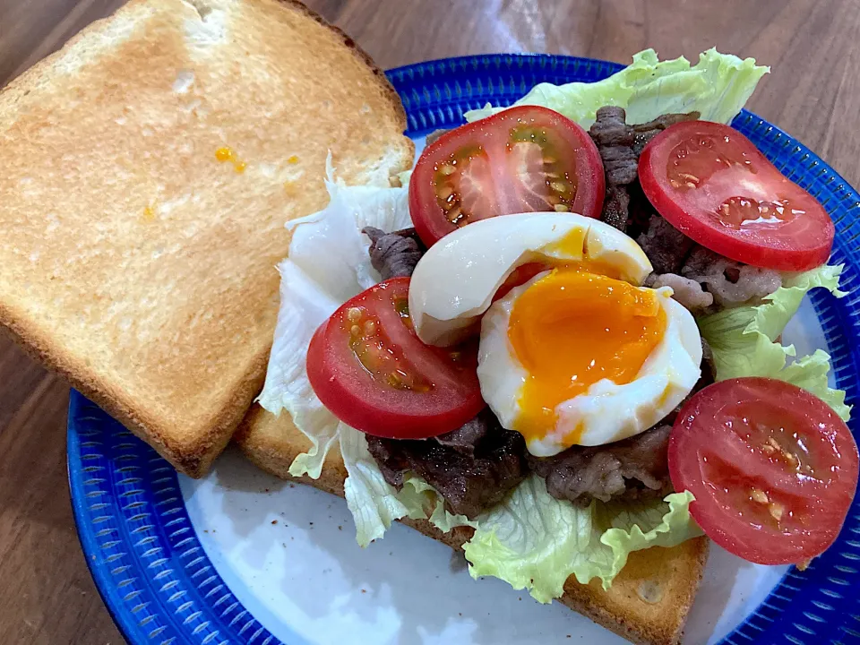 黒田牛とトロトロ味玉サンド🥪|colorさん