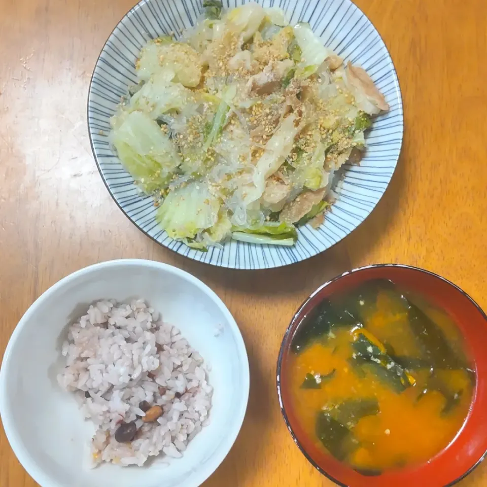 2022 1007　豚しゃぶ白菜と春雨の中華スープ蒸し　豆腐とわかめのお味噌汁|いもこ。さん