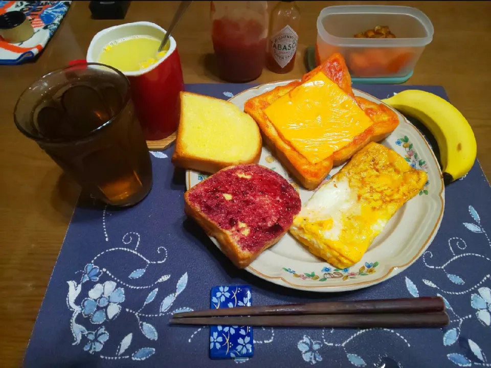 トースト三種と玉子焼き(昼飯)|enarinさん