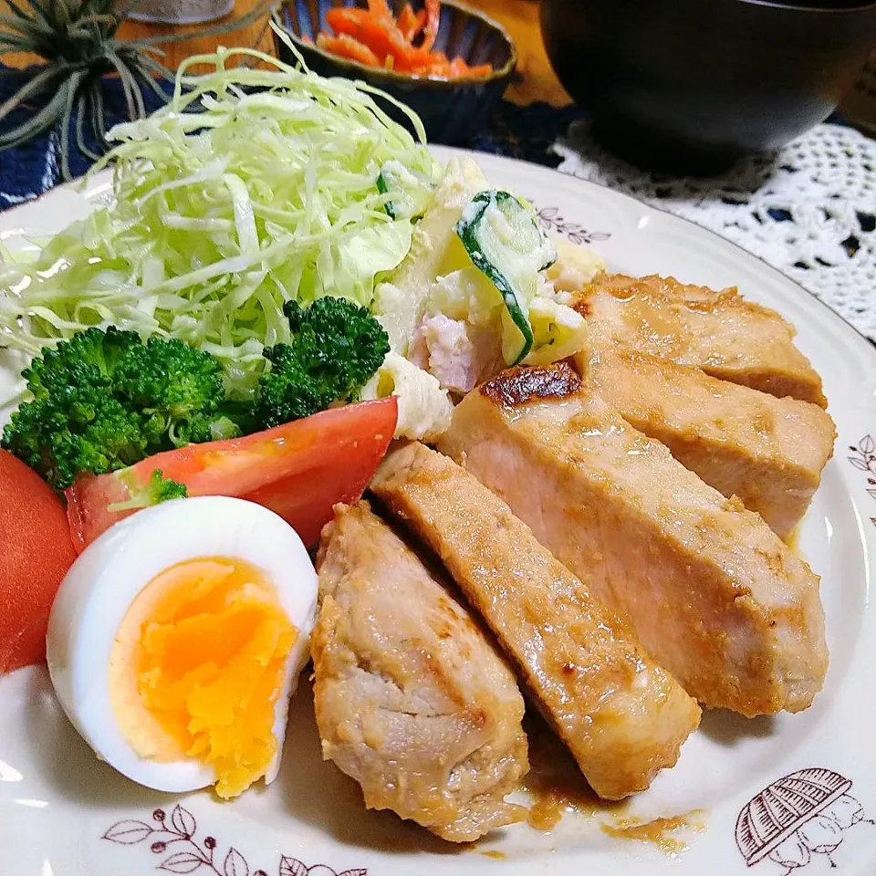 Snapdishの料理写真:豚ロース肉の味噌漬け焼き🐽|とまと🍅さん