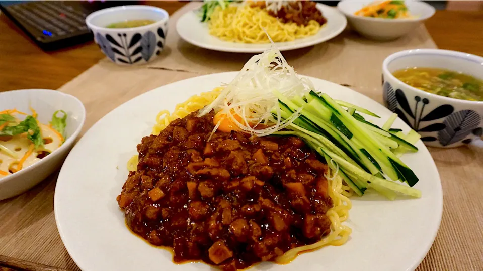 Snapdishの料理写真:粗挽肉で本格ジャージャー麺|おまつさん