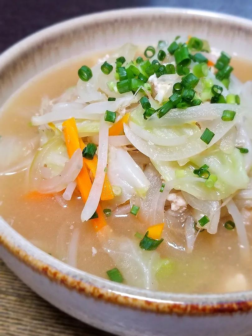 パパ作👨にんにく香るたっぷり野菜の味噌ラーメン|ぱんだのままんさん