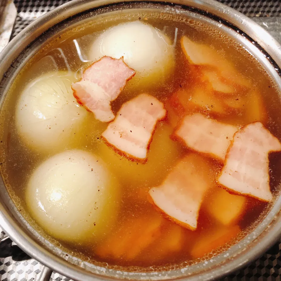 Snapdishの料理写真:akkoさんの料理 丸ごと玉ねぎスープ|まめさん